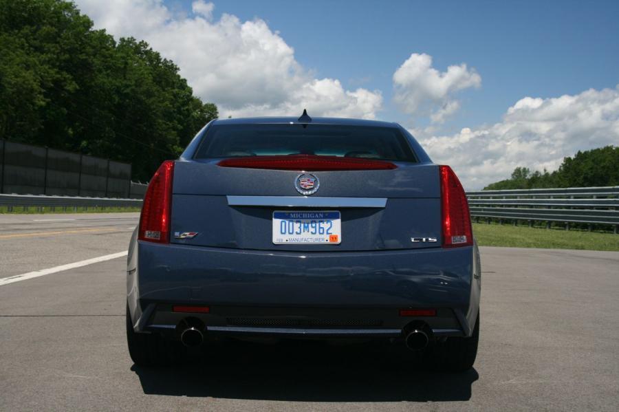 Cadillac CTS-V Coupe 2010 года  (фото 218 из 315)